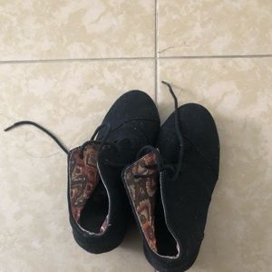 I’m selling a nice pair of booties!